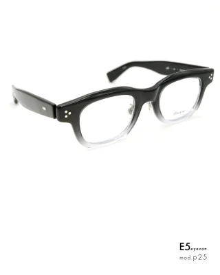 8mm生地の重厚感 Lesca mod.Largo